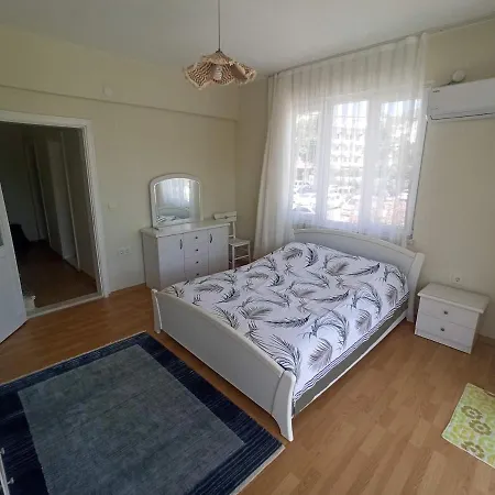 Great Location, Private Garden 2 Min Walk To Feriehus Marmaris